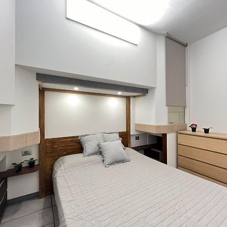 "R&P Apartment", Short Term Stay, Elegant Design, Bisceglie Metro Station, Easy For San Siro And Fiera Milano, Free Parking Екстериор снимка