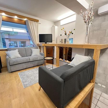 "R&P Apartment", Short Term Stay, Elegant Design, Bisceglie Metro Station, Easy For San Siro And Fiera Milano, Free Parking Екстериор снимка