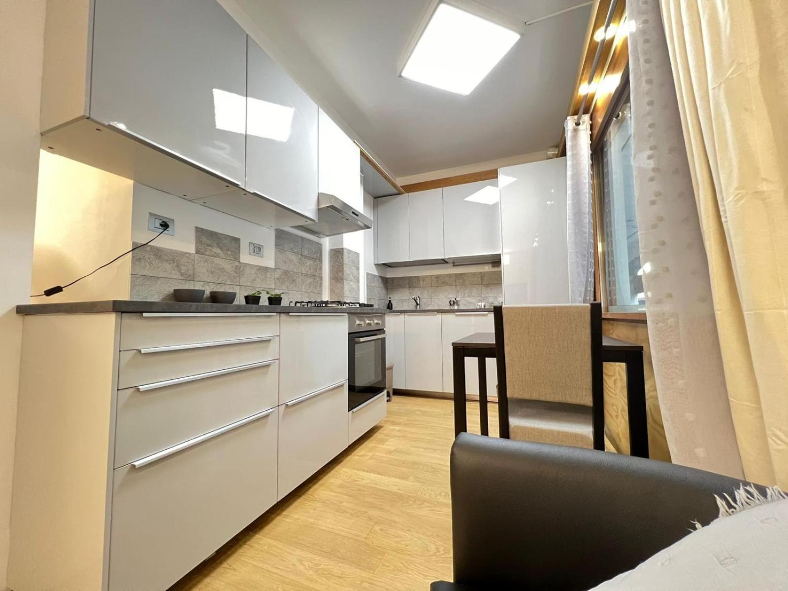 "R&P Apartment", Short Term Stay, Elegant Design, Bisceglie Metro Station, Easy For San Siro And Fiera Milano, Free Parking Екстериор снимка
