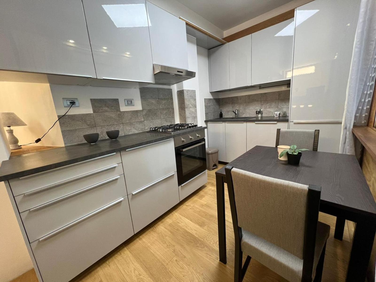 "R&P Apartment", Short Term Stay, Elegant Design, Bisceglie Metro Station, Easy For San Siro And Fiera Milano, Free Parking Екстериор снимка