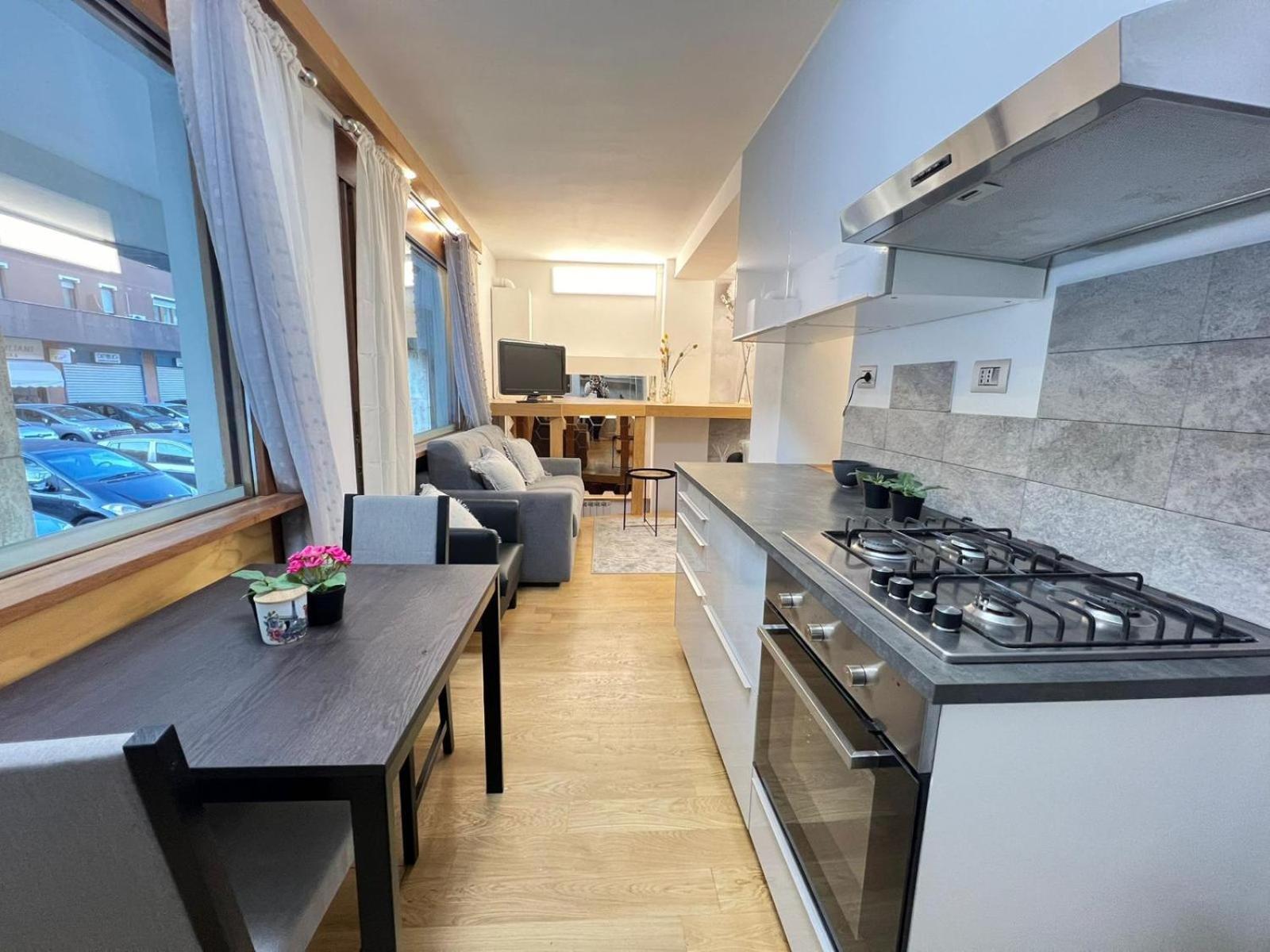 "R&P Apartment", Short Term Stay, Elegant Design, Bisceglie Metro Station, Easy For San Siro And Fiera Milano, Free Parking Екстериор снимка